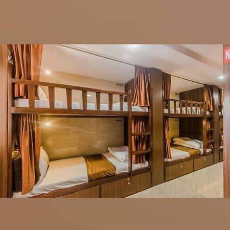 Awesome Dormitory Male Only Mumbai Eksteriør bilde