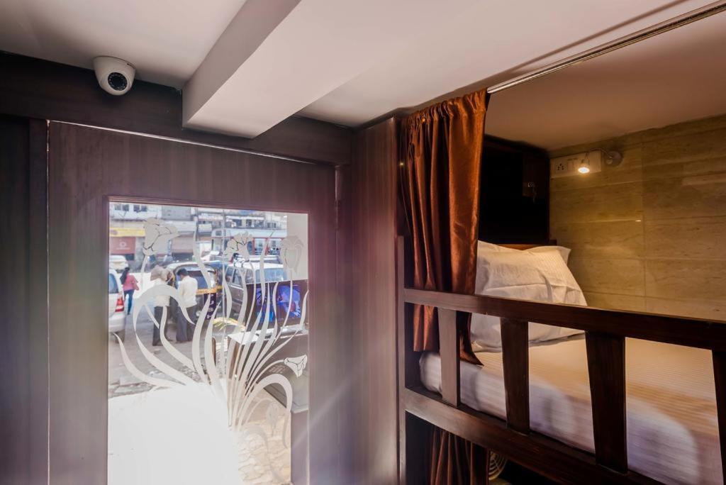 Awesome Dormitory Male Only Mumbai Eksteriør bilde