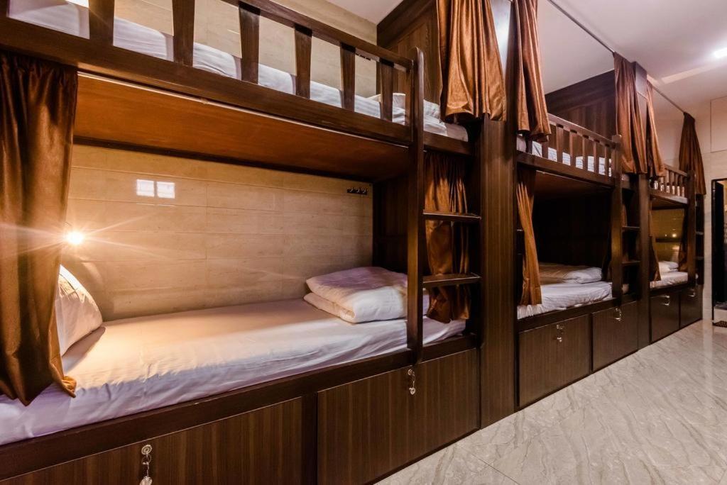 Awesome Dormitory Male Only Mumbai Eksteriør bilde