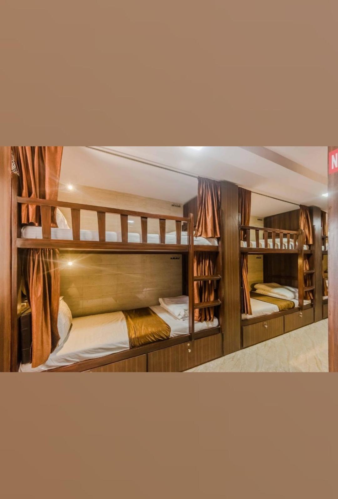 Awesome Dormitory Male Only Mumbai Eksteriør bilde