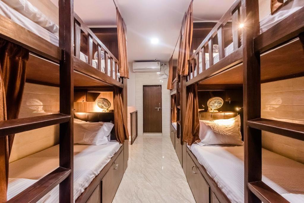 Awesome Dormitory Male Only Mumbai Eksteriør bilde