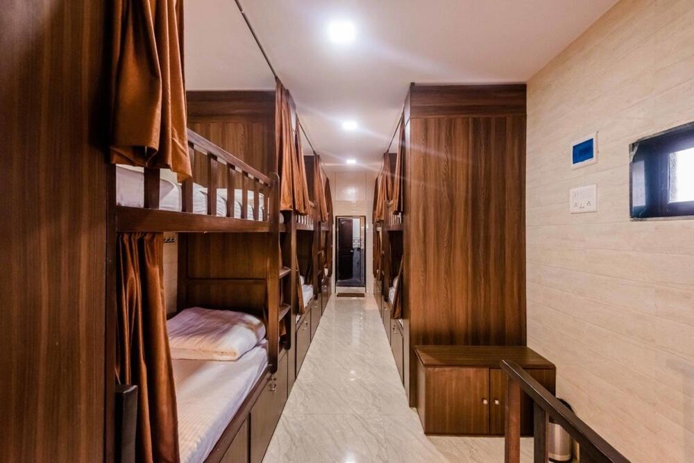 Awesome Dormitory Male Only Mumbai Eksteriør bilde