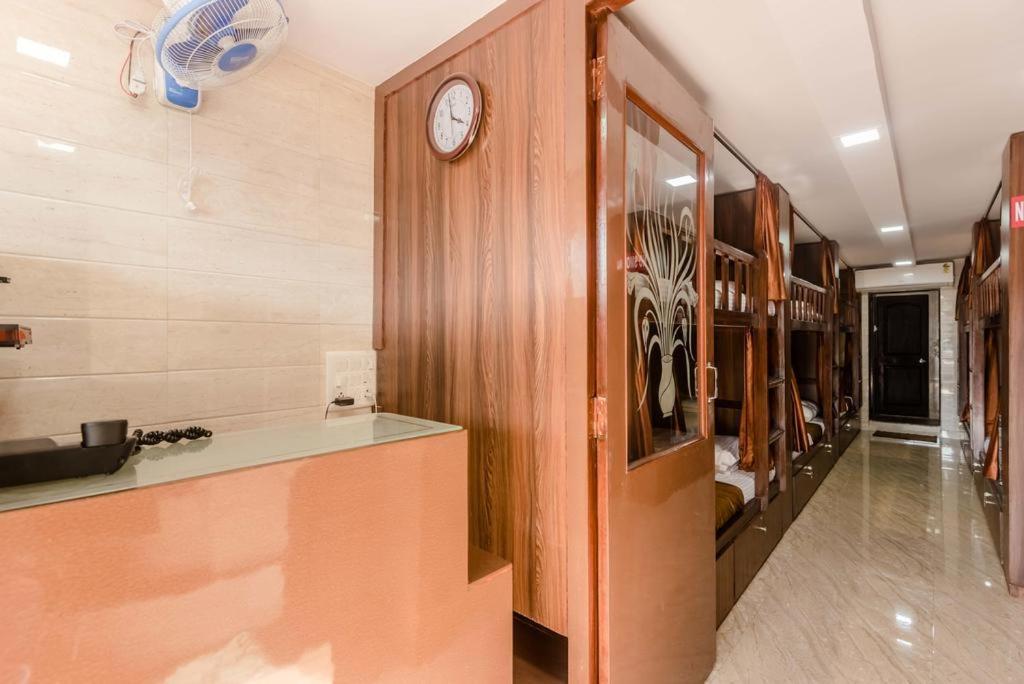Awesome Dormitory Male Only Mumbai Eksteriør bilde